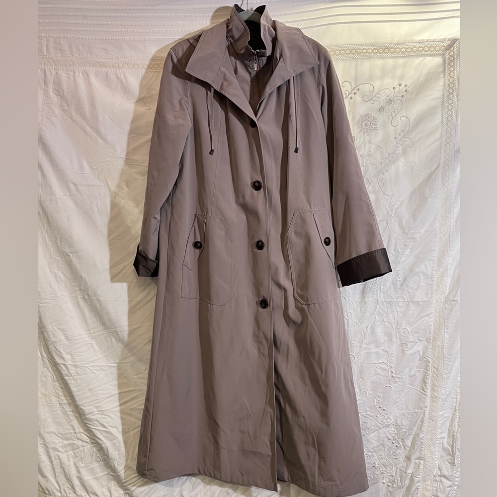 G GALLERY New York absolutely gorgeous jacket has inside lining looks new